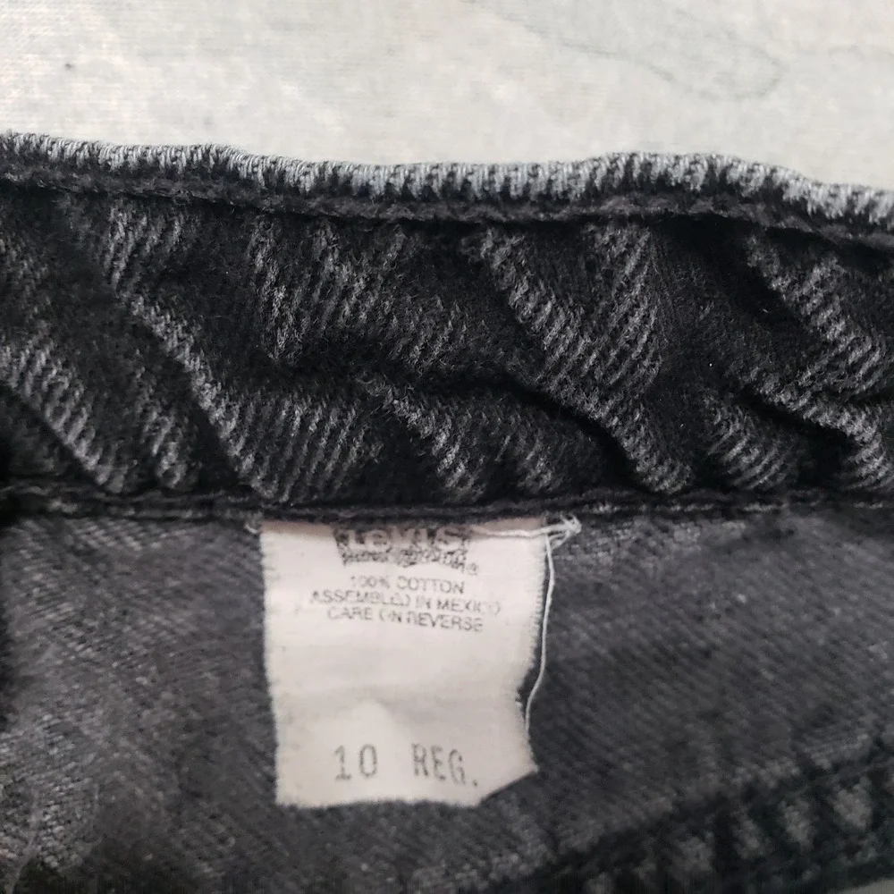 Vintage Levis Shorts Womens 10 Black Pockets Denim Jorts - Picture 8 of 11